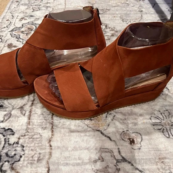 Eileen Fisher Brown Crisscross Nubuck Leather  Wedge Sandals - Picture 3 of 16